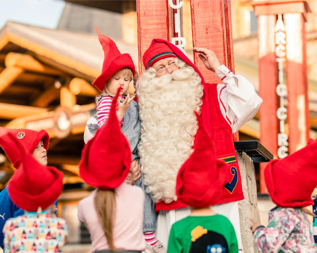 Santa Claus Village: phía sau câu chuyện cổ tích là một chiến lược quốc gia