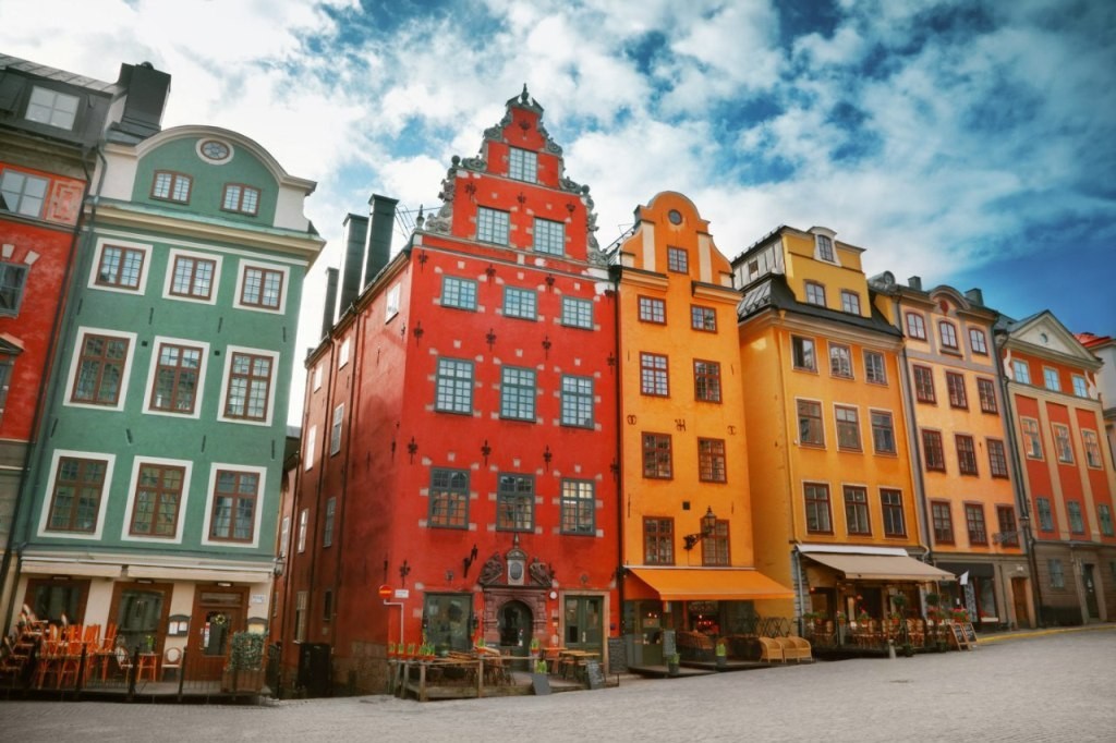 Gamla Stan không phải bảo tàng ngoài trời, mà là khu phố lịch sử vẫn được sử dụng hàng ngày – minh chứng cho lựa chọn không tách lịch sử khỏi đời sống.