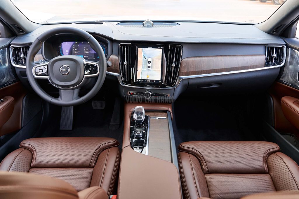 Khoang nội thất Volvo – nơi sự tĩnh lặng, ánh sáng mềm và thiết kế Bắc Âu kết hợp để tạo nên cảm giác bình yên hiếm thấy trong thế giới xe hơi. yên và triết lý sống chậm của Thụy Điển.