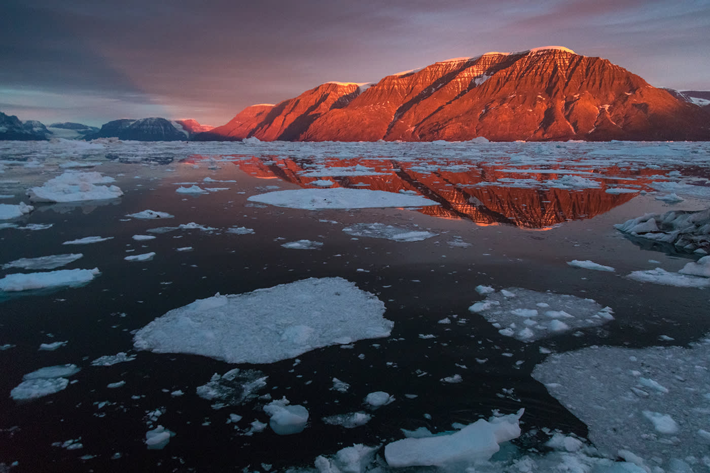 Greenland – hòn đảo lớn nhất thế giới – đang nổi lên như tâm điểm mới của cuộc đua tài nguyên chiến lược khi trữ lượng đất hiếm bên dưới lớp băng Bắc Cực ngày càng được chú ý trong bối cảnh cạnh tranh toàn cầu.