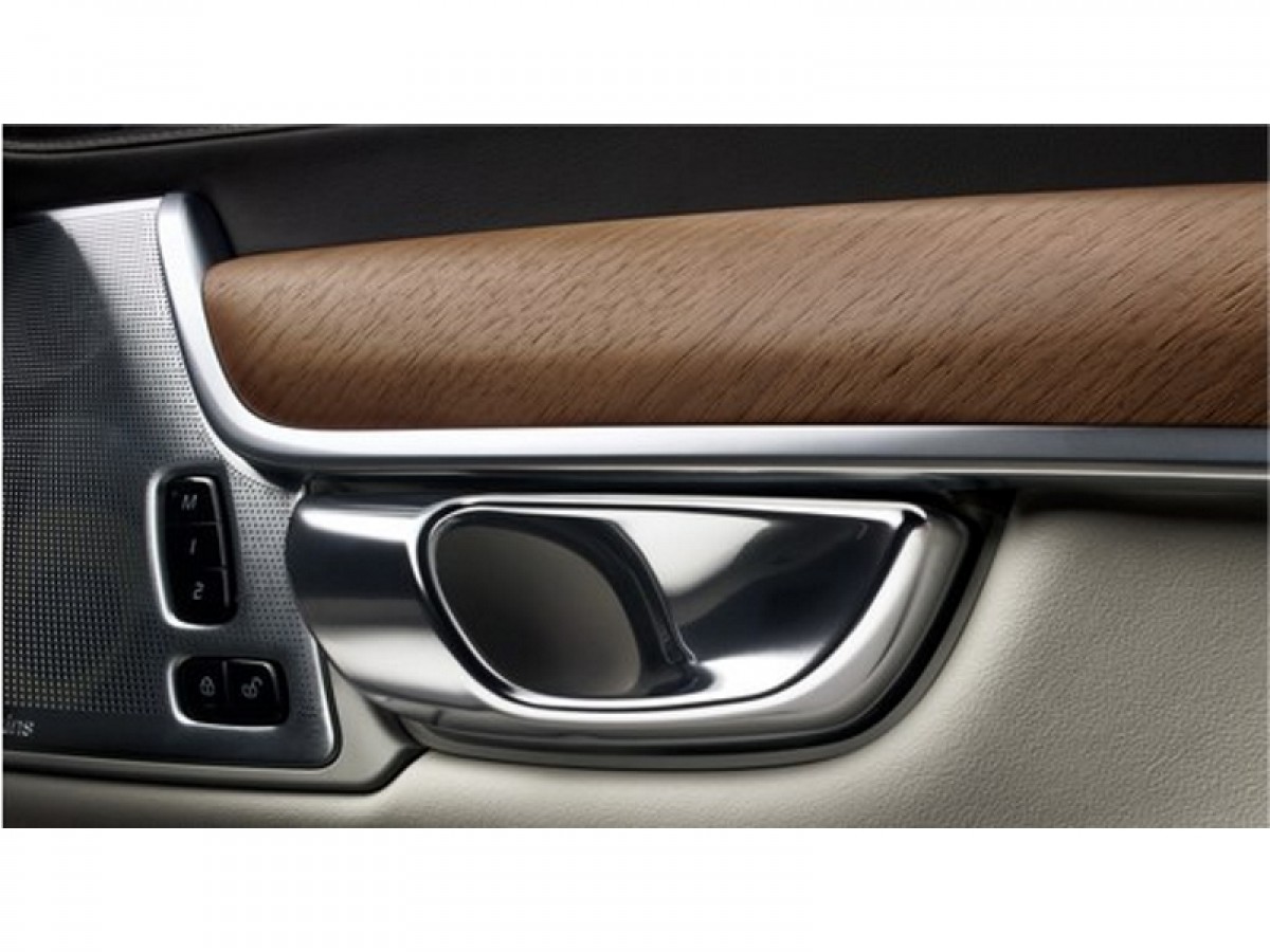 Chất liệu gỗ mộc và vật liệu bền vững giúp nội thất Volvo giữ được vẻ sang trọng đi cùng trách nhiệm môi trường.