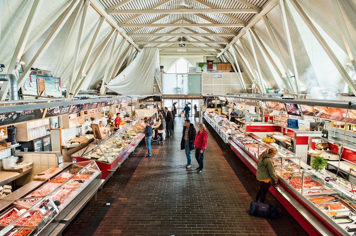 Feskekôrka – chợ hải sản mang hình dáng nhà thờ, biểu tượng của thành phố cảng Gothenburg.