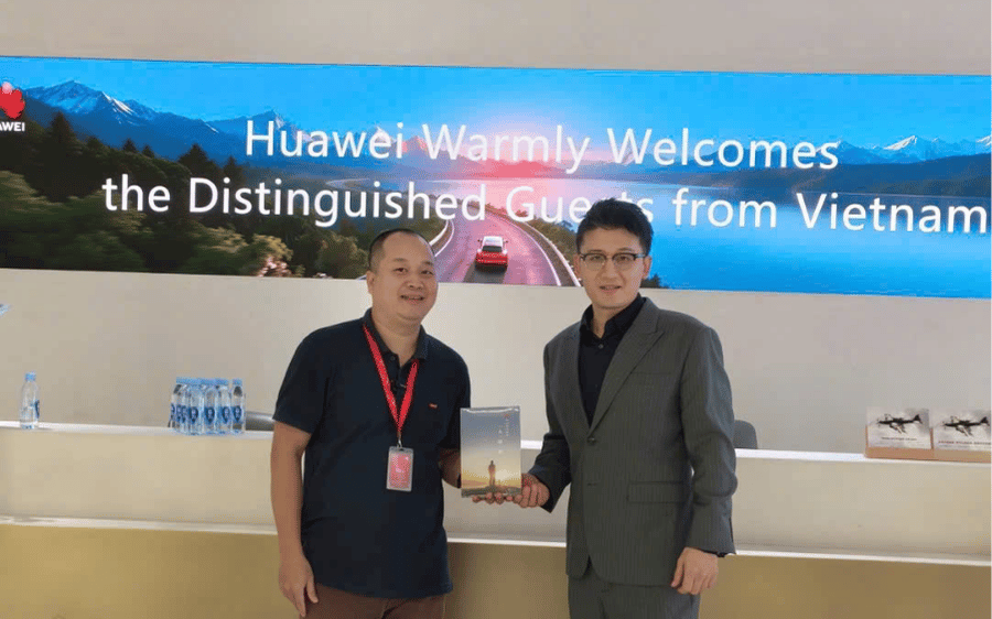 Huawei mời tác giả “Hành trình Volvo” và sách về Geely tham quan, trải nghiệm công nghệ mới