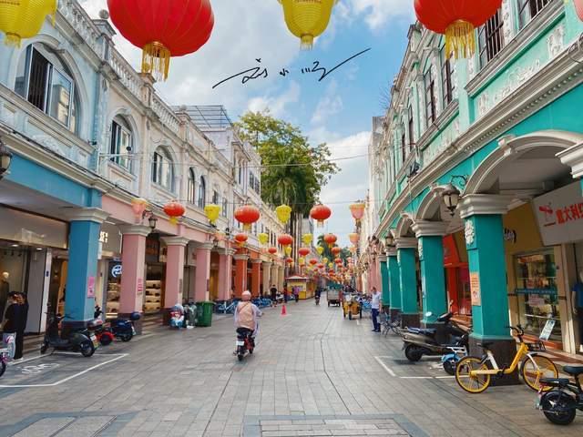 Đại Lương (大良), còn gọi là Phụng Thành (凤城), gắn liền với câu nói ‘Ăn ở Quảng Châu, đầu bếp từ Phụng Thành