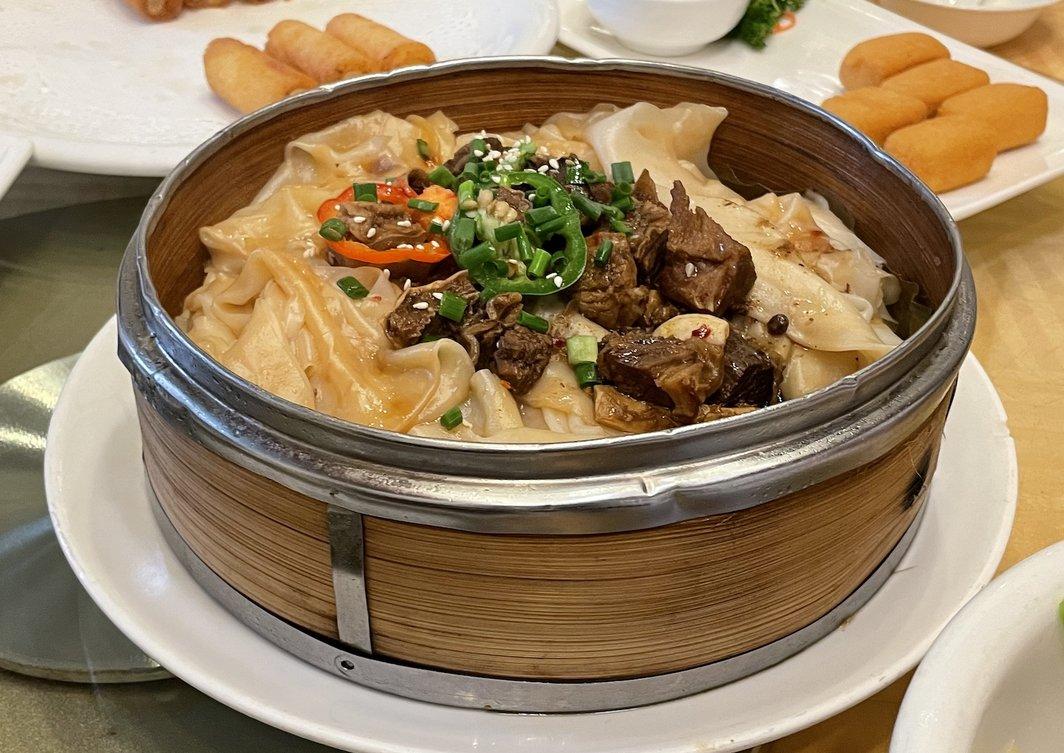 Bánh phở Trần Thôn (陈村粉) với những lá bánh mỏng, mềm và hương thơm của gạo.