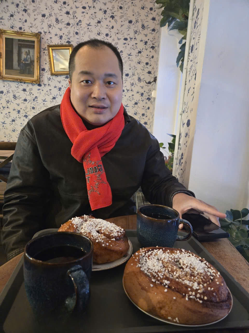 Tác giả Phạm Đông Anh trải nghiệm Fika tại Thụy Điển – quan sát trực tiếp cách văn hóa cà phê trở thành một phần của chiến lược quản trị con người.