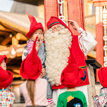 Santa Claus Village: phía sau câu chuyện cổ tích là một chiến lược quốc gia