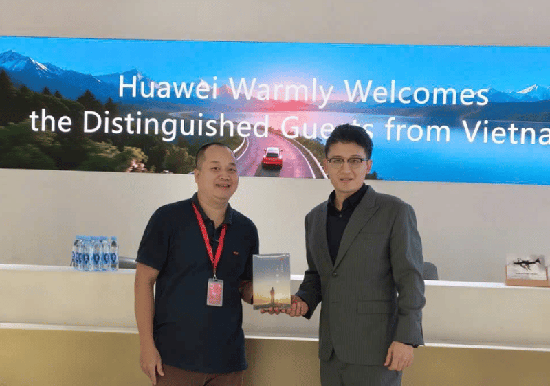Huawei mời tác giả “Hành trình Volvo” và sách về Geely tham quan, trải nghiệm công nghệ mới