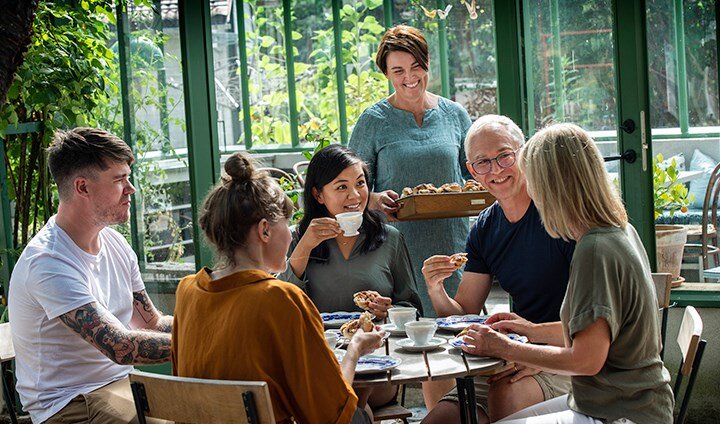 Sự tế nhị và tôn trọng không gian cá nhân tạo nên môi trường xã hội hài hòa – một trong những chuẩn mực đạo đức quan trọng của người Thụy Điển.