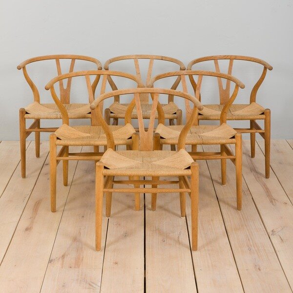 Những thiết kế biểu tượng như ghế Wishbone hay đèn PH5 minh chứng cho triết lý “đẹp bền vững” của người Bắc Âu.