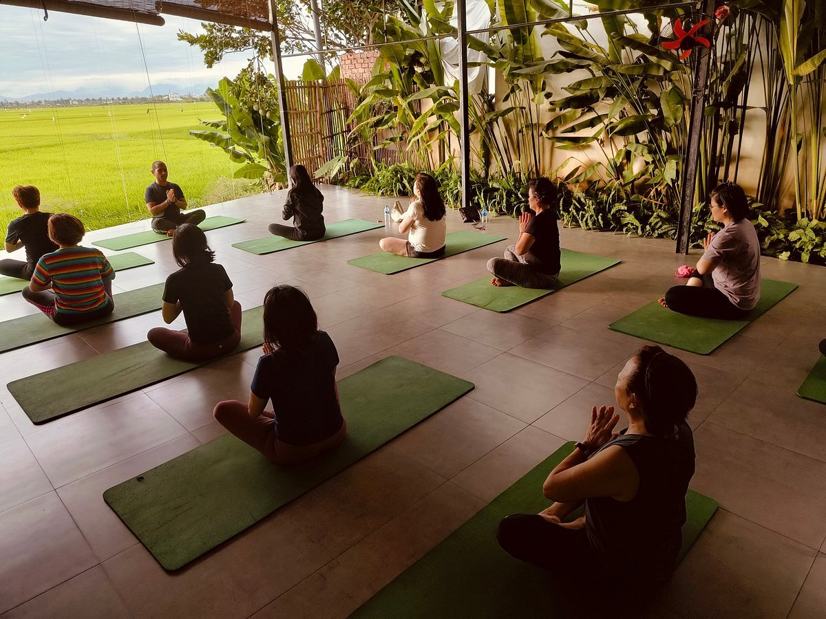 Thiền, yoga và đọc sách giúp nuôi dưỡng sự tĩnh lặng – tinh thần cốt lõi của Lagom.