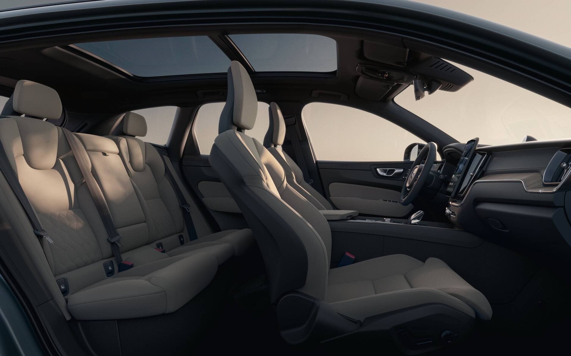 Tinh thần Bắc Âu của Volvo không dừng lại ở sản phẩm, mà tiếp tục hiện diện trong từng hành trình sống: an toàn, trầm tĩnh và tôn trọng con người.