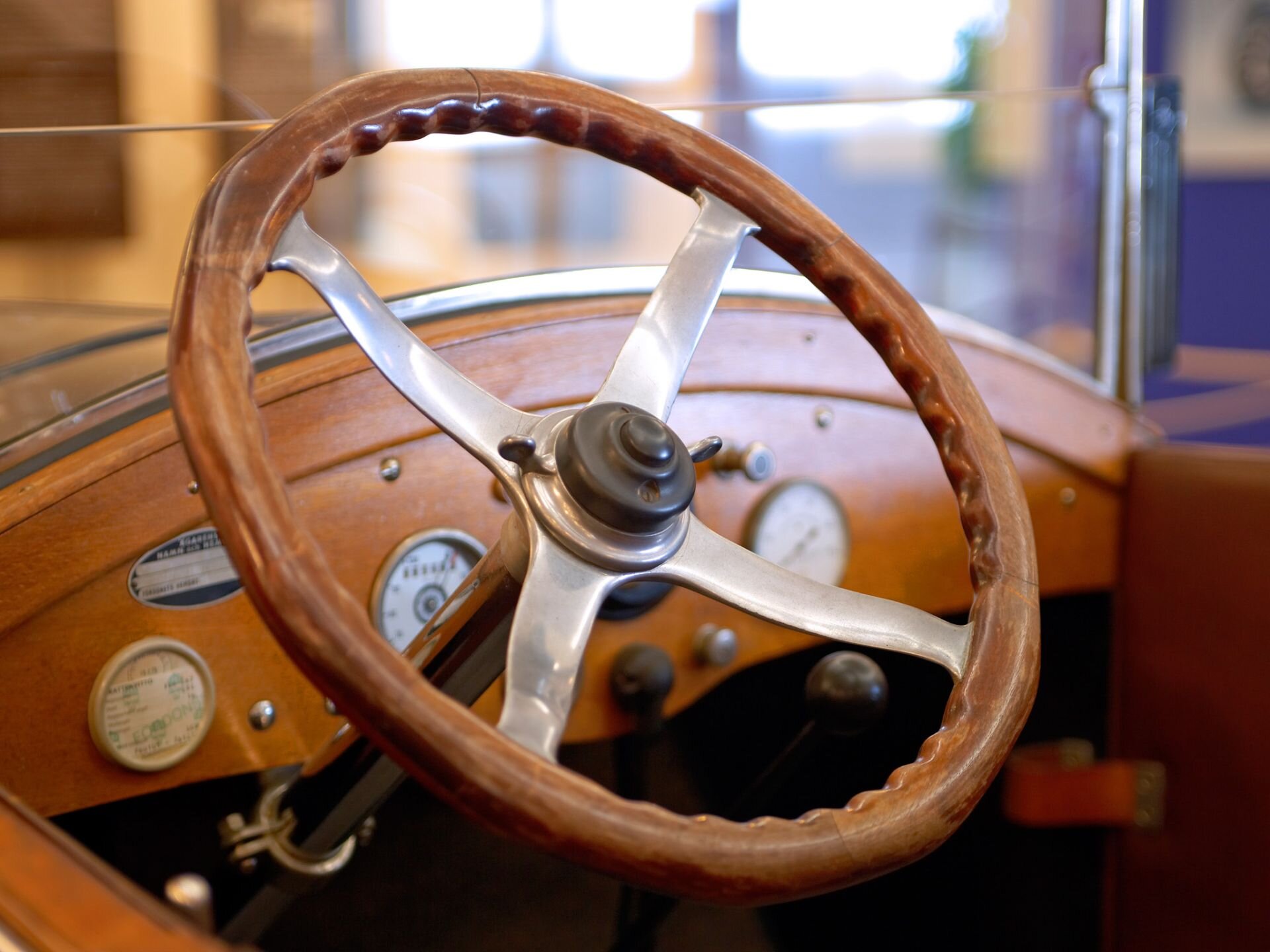 Jakob – chiếc xe đầu tiên của Volvo ra đời năm 1927, được thiết kế cho điều kiện khắc nghiệt của Thụy Điển, đặt nền móng cho triết lý an toàn vì con người.