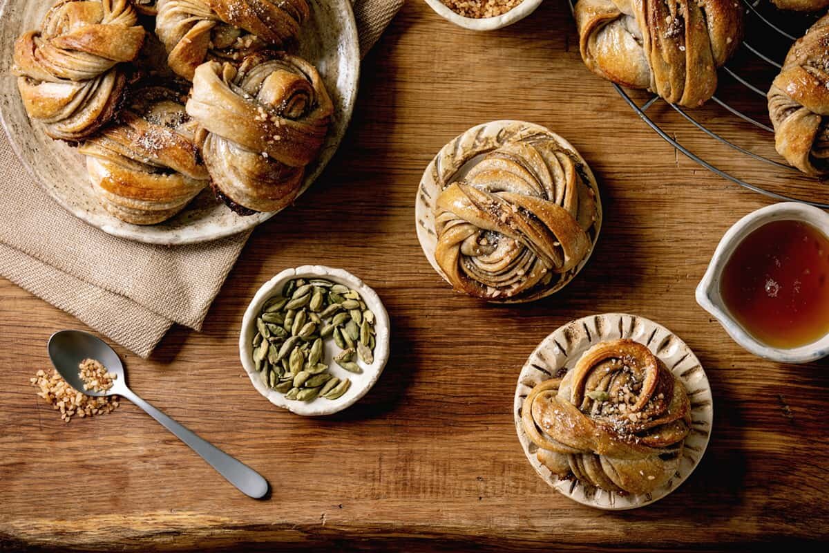 Fika – nghi thức uống cà phê mang tính biểu tượng của Thụy Điển, nơi hạnh phúc được nuôi dưỡng bằng sự chậm rãi và kết nối.