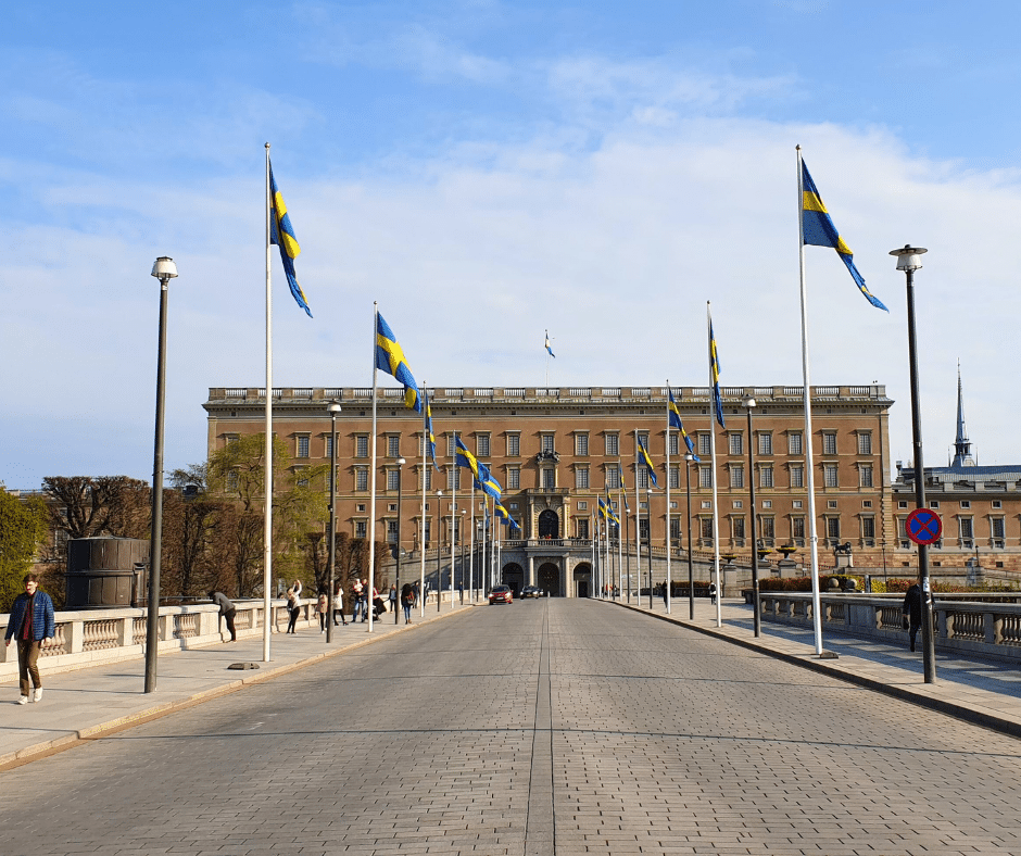 Royal Palace Stockholm nằm ngay trong Gamla Stan – quyền lực hiện diện nhưng không tách khỏi đời sống dân sự, phản ánh tinh thần chính trị Bắc Âu.