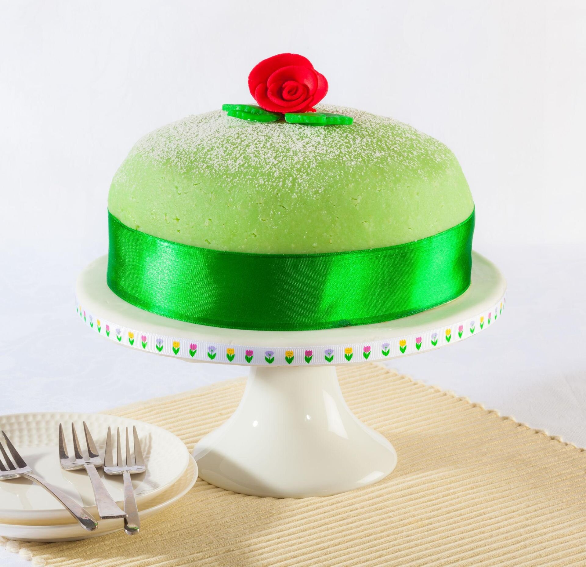 Prinsesstårta không chỉ là chiếc bánh phủ marzipan xanh, mà là biểu tượng của những dịp đáng nhớ trong đời người Thụy Điển.