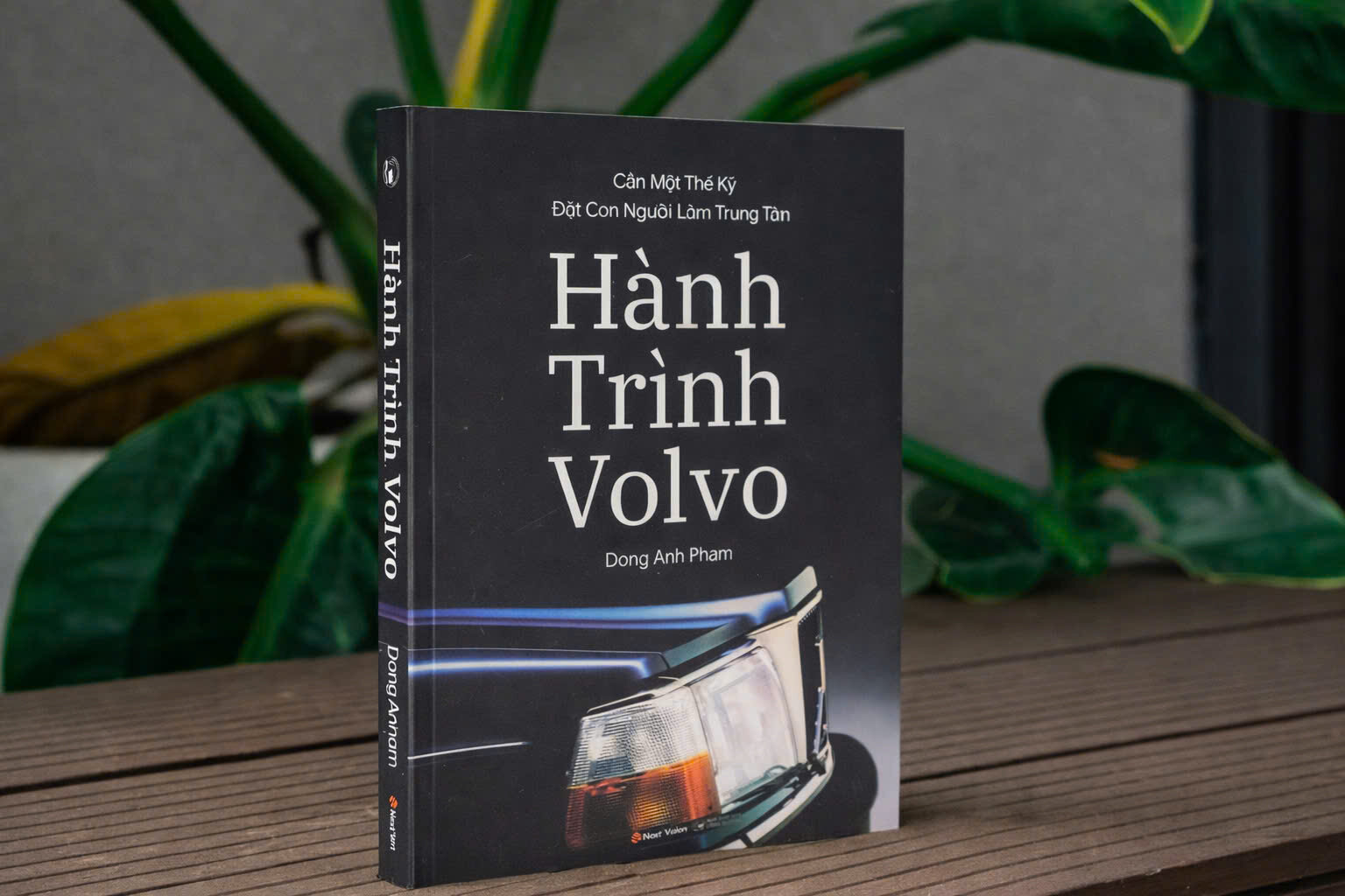 “Hành Trình Volvo” được Volvo lựa chọn làm quà tặng thương hiệu – khi tri thức và triết lý đặt con người làm trung tâm trở thành cầu nối bền vững giữa thương hiệu và khách hàng.